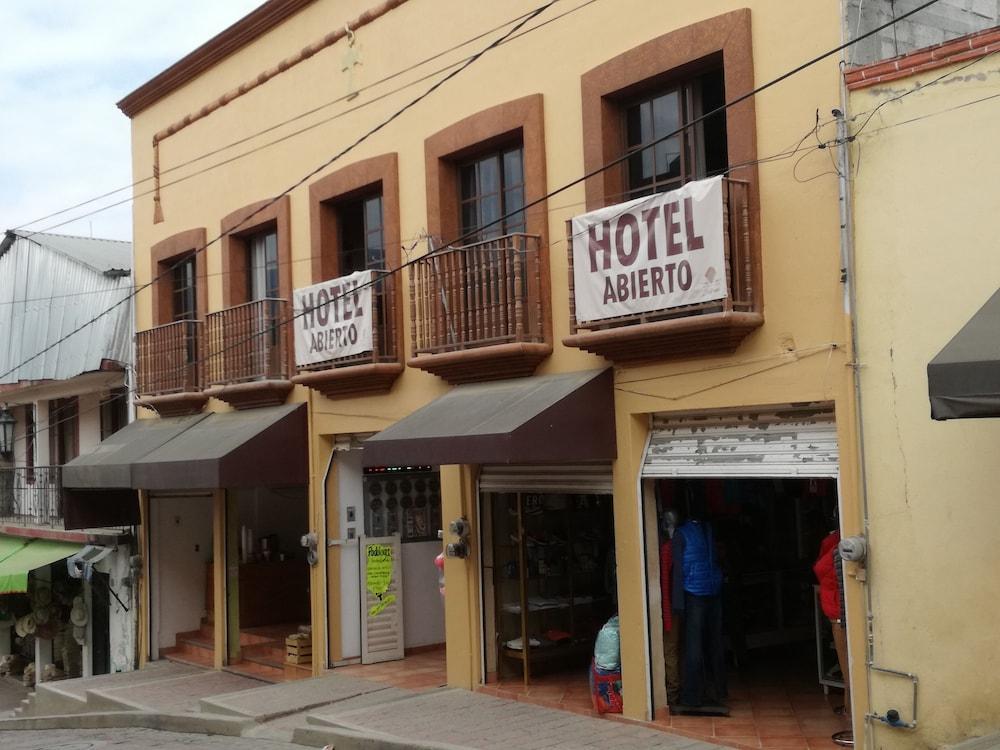 Hotel Y Plaza Jalpan Exterior photo
